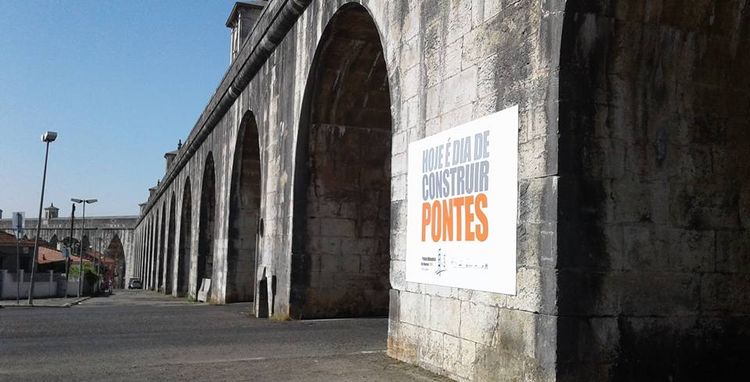Dia de Mandela celebrado com faixas em pontes de Lisboa