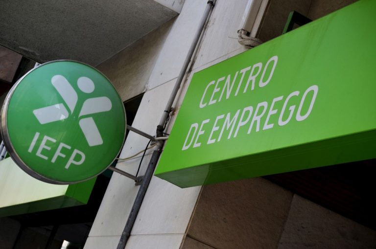 Mais de metade dos desempregados recebe menos de 419 euros