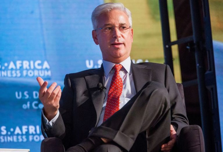 CEO da VISA demite-se; substituto é o ex-presidente da American Express