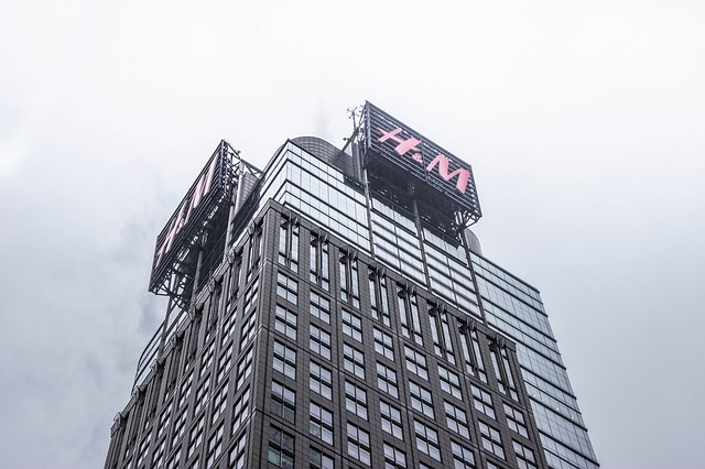 Lucro da H&M cai 9% para 501 milhões de euros