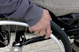 cadeira de rodas pessoas com deficiência trabalhadores com deficiência pme magazine