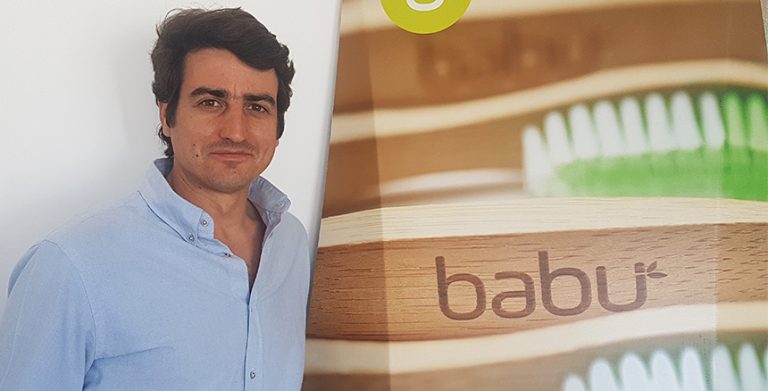 Babu, escovar os dentes de forma sustentável