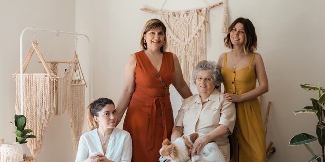 Cramet Da esquerda para a direita, Diana, a mãe Emília, a avó Zulmira e Solange pme magazine macramé