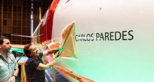 Carlos Paredes dá nome ao novo avião da TAP