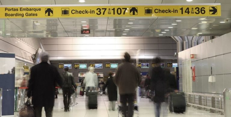 Estado de emergência: aeroportos encerrados e deslocações limitadas durante a Páscoa