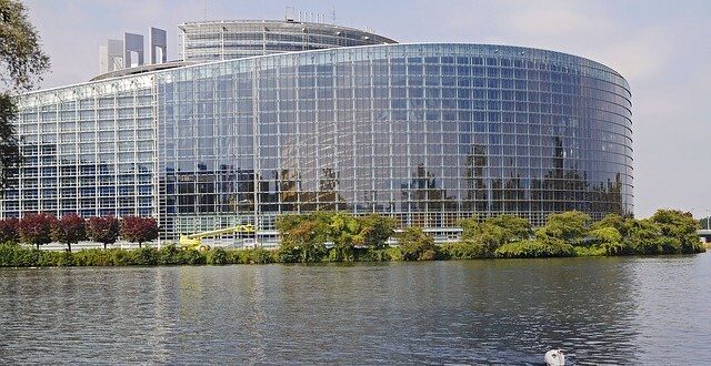 edifício do parlamento europeu comissão europeia