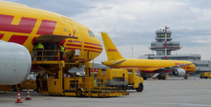DHL Express avião aviação economia companhia aérea aeroporto