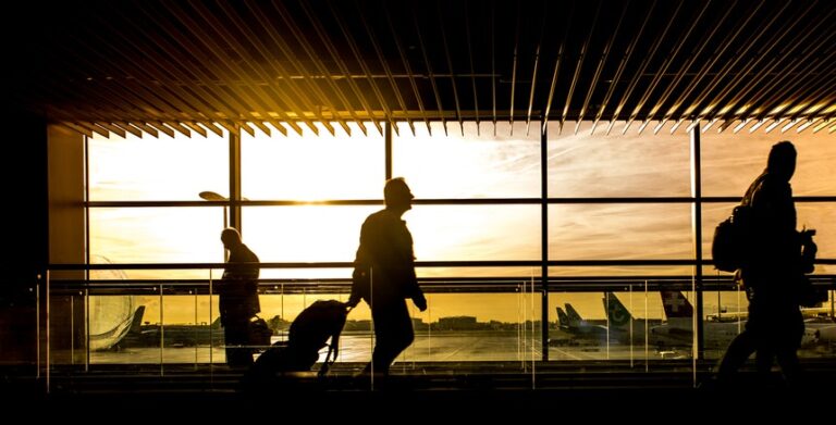 Número de passageiros nos aeroportos subiu para o dobro em setembro