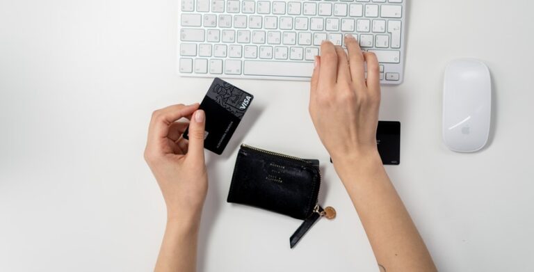 Farfetch completa a aquisição da plataforma da Luxclusif