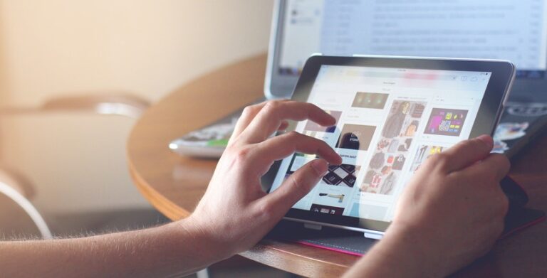 Quase metade dos portugueses pesquisa os produtos online antes de os comprar em lojas físicas