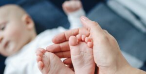 Teste do pezinho revela maior quebra de nascimentos em Portugal