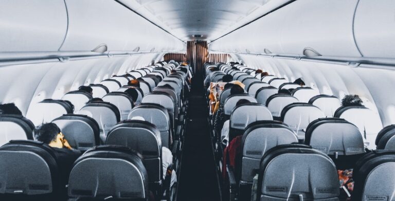 Delta Air Lines e a United Airlines cancelam mais de 200 voos na véspera de Natal
