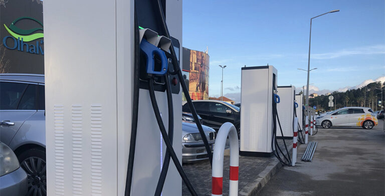 SunEnergy instala o primeiro hub de carregamento de veículos elétricos em Portugal