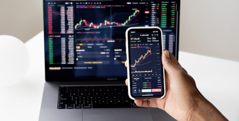 BCE sobe taxas de juro enquanto os juros de dívida recuam