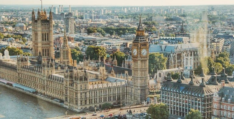 Rishi Sunak é o novo primeiro-ministro britânico