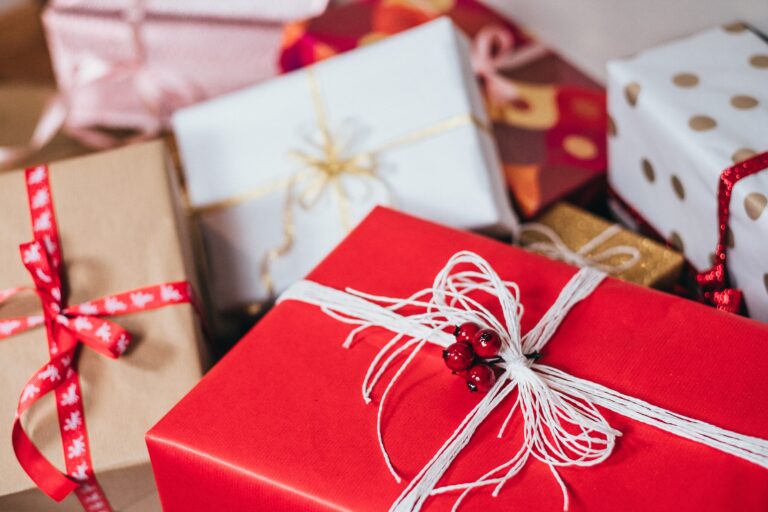 Papiro solidifica serviço de entregas personalizadas de Natal e Ano Novo