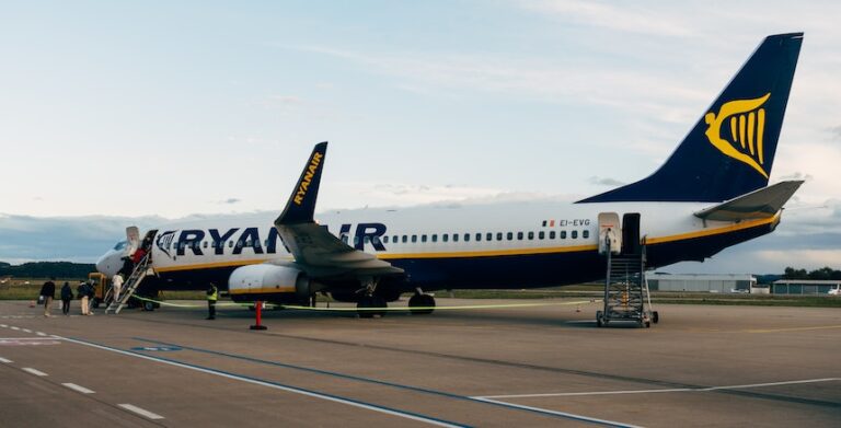 Ryanair lucra 1371 milhões de euros no primeiro semestre