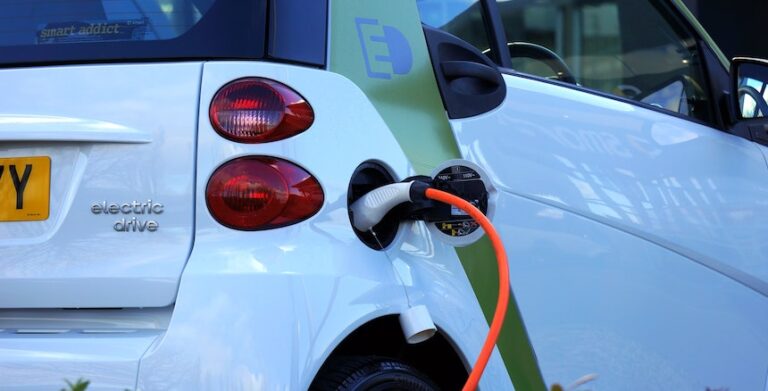 Novas baterias para automóveis elétricos chegam a Portugal pelas mãos de empresa chinesa