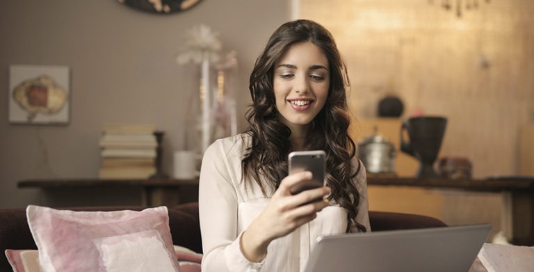 67,7% das mulheres que jogam no telemóvel realizam compras nos grandes retalhistas