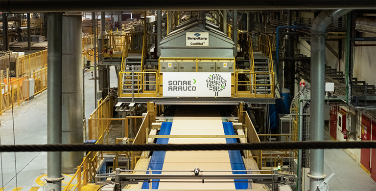A primeira linha de reciclagem de painéis de fibras do mundo está em Mangualde