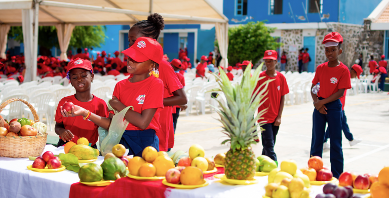 Compal reabilita escola em Cabo Verde