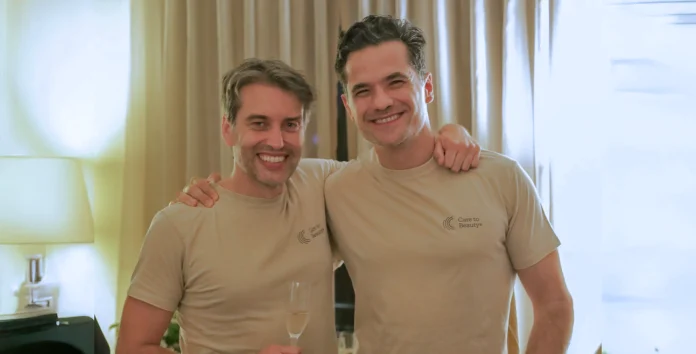 Jorge Ferreira e Bruno de Gouveia, da Care to Beauty, abraçados a celebrar