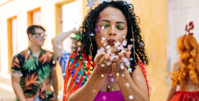 Mulher a desfilar no Carnaval