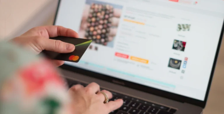 1 em cada 4 portugueses compra online semanalmente
