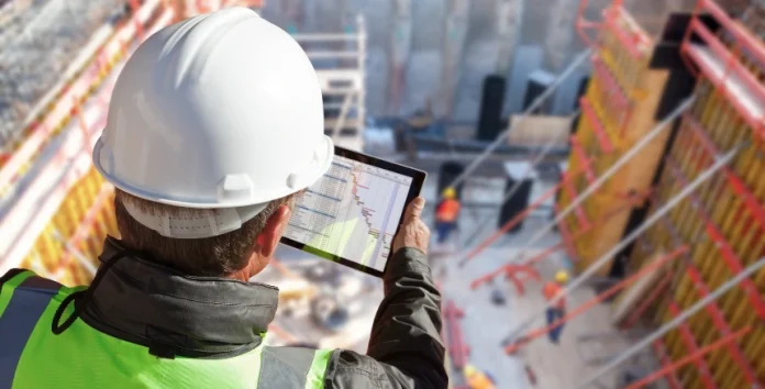 Engenheiro civil em obra