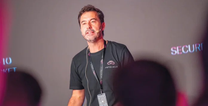 David Amorín, CEO Jotelulu, em palco