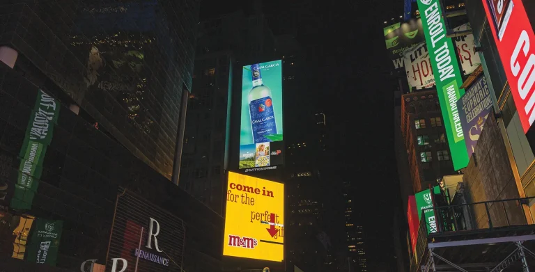 Casal Garcia estreia campanha digital em Times Square
