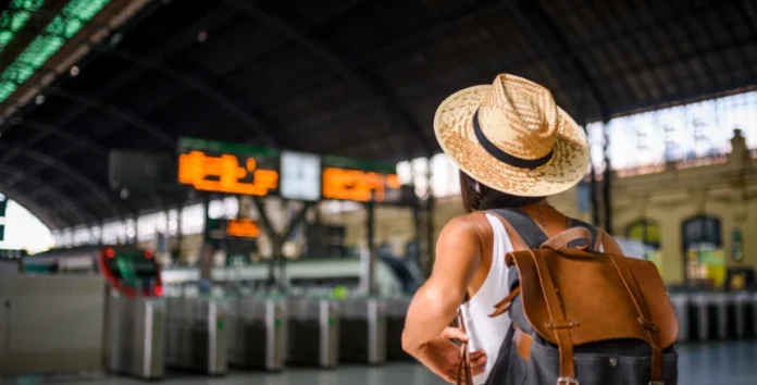 Mulher no aeroporto para viajar